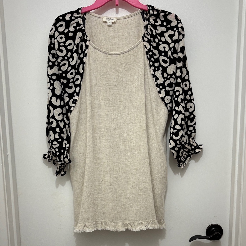 Umgee linen Tan sleeve print  Top